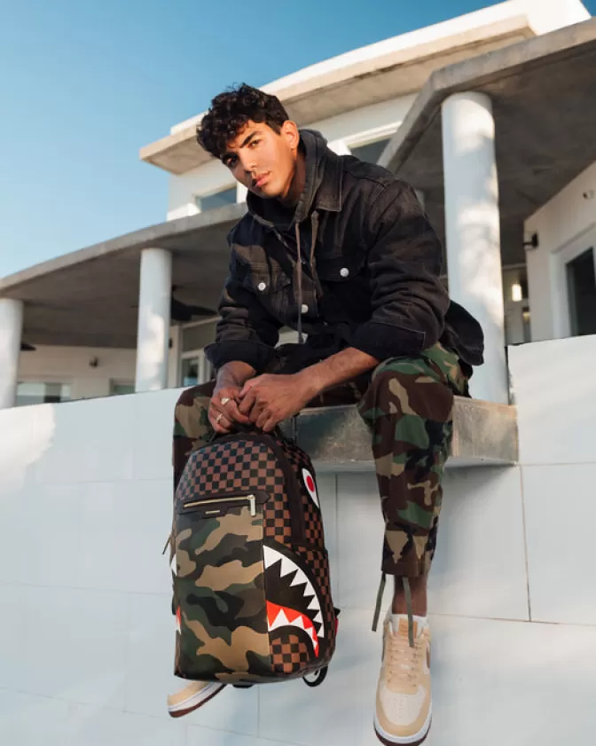 Sprayground BACKPACKS*EXTERIOR GOLD ZIP POCKET SHARKS IN PARIS BACKPACK (DLXV)